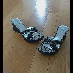 Guess platform sandal, black patent/logo design